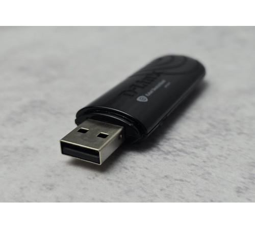 USB Wi-Fi адаптера D-Link, модель DWA-140 б/у/100-300 Мбит/с Black