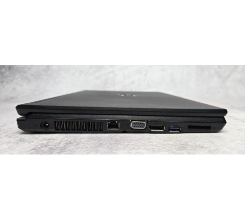 Ноутбук 14" Fujitsu LifeBook e546 i5-6300u 8Gb DDR4 256Gb SSD 1920х1080 FHD IPS