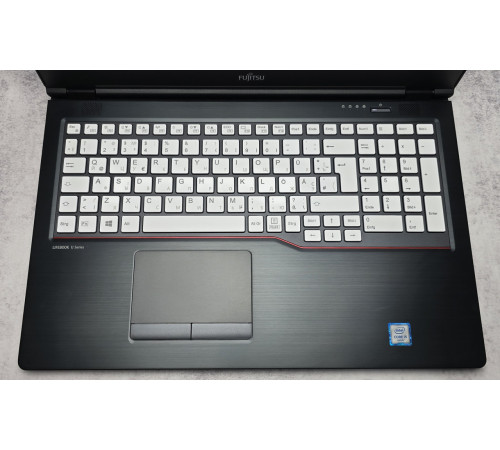 Ноутбук 15.6" Fujitsu LifeBook u757 i5-6200u 8GB DDR4 512GB SSD M.2 1920x1080 IPS LED